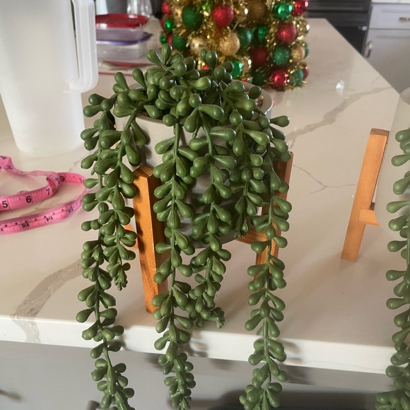 2 artificial planters - Picture 2 of 4